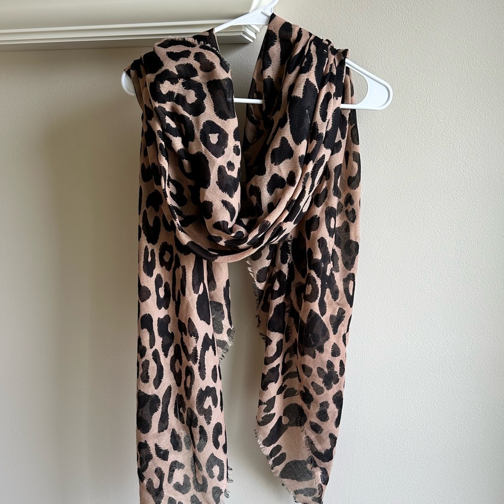 Women’s Leopard Print Scarf